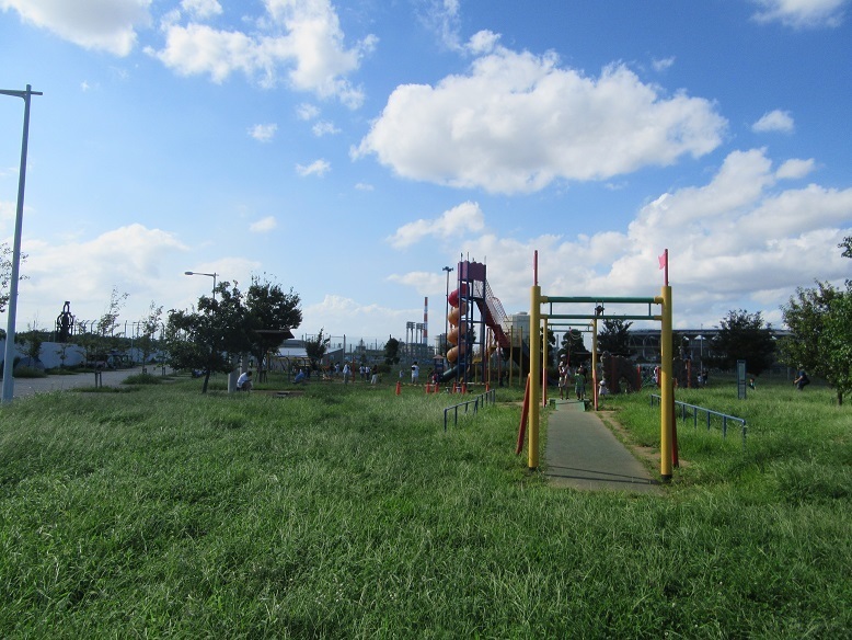 蘇我スポーツ公園 子供 遊具 公園 千葉 蘇我 駐車場 トンネルすべり台 ターザンロープ ロッククライミング ロープジャングルジム アスレチック 不定期日記